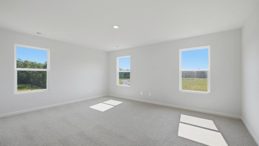 Spacious, unfurnished interior of a new home in Fairway 17 at Mirror Lake, Villa Rica (Image 25).