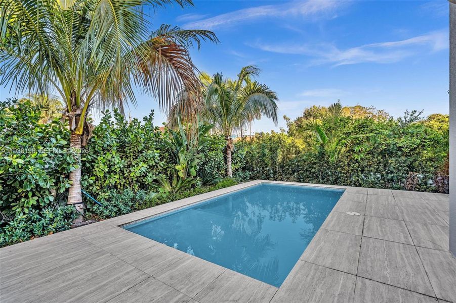 Exterior details and patio area of a home in , Surfside (Image 28).