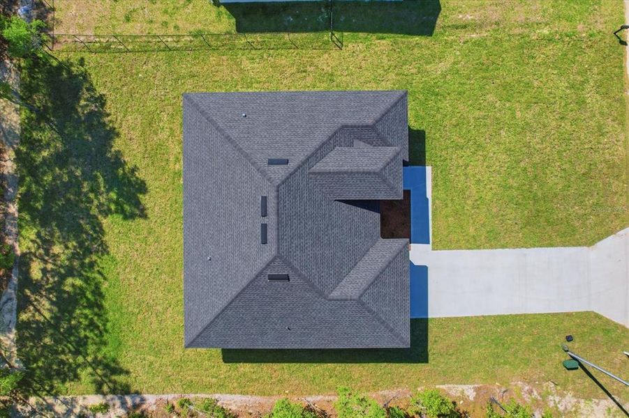 Exterior details and patio area of a home in , Citrus Springs (Image 4).