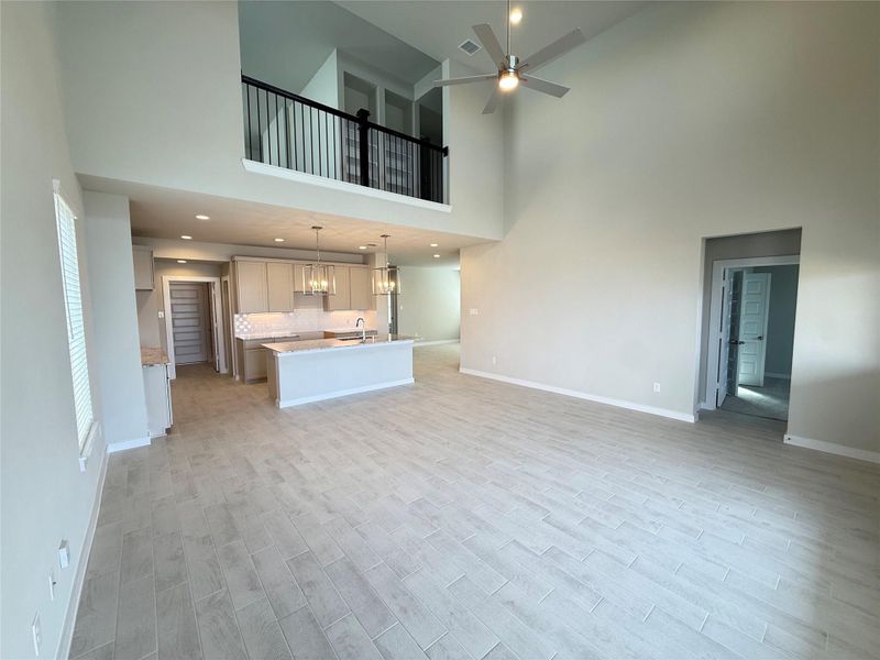 Spacious, unfurnished interior of a new home in Huntington Place, Rosharon (Image 6).