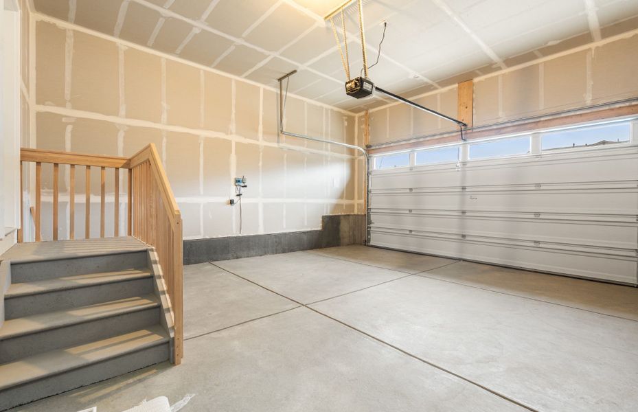 Spacious, unfurnished interior of a new home in Harvest Crossing, Aurora (Image 17).