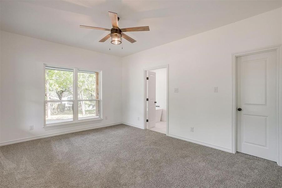 Spacious, unfurnished interior of a new home in , Granbury (Image 25).