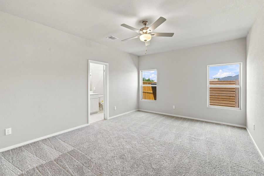 Spacious, unfurnished interior of a new home in Laurel Landing, Alvin (Image 23).