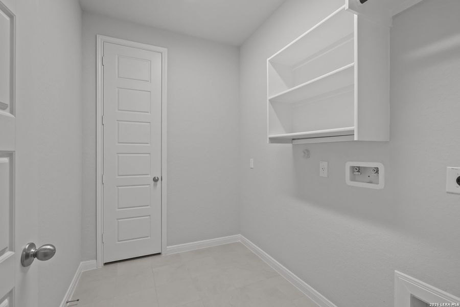 Spacious, unfurnished interior of a new home in Homestead, Schertz (Image 26).