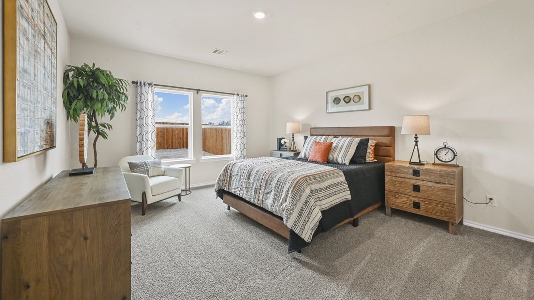 Representative furnished interior of a home built from the Hanna by D.R. Horton in Cottonwood, Dorchester (Image 9).