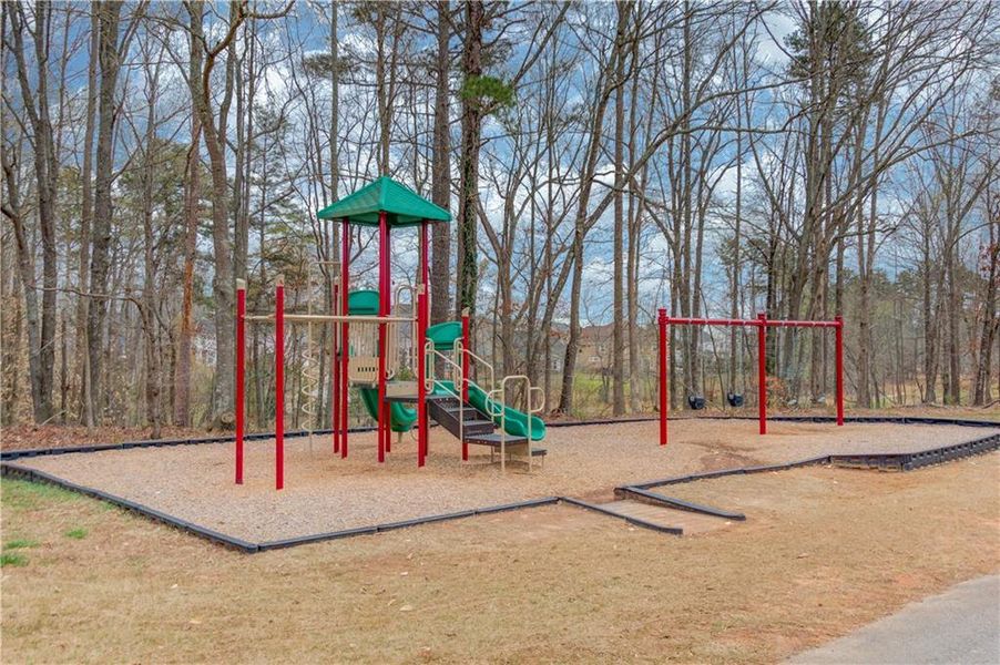 Community amenities in Twin Lakes, Hoschton (Image 24).