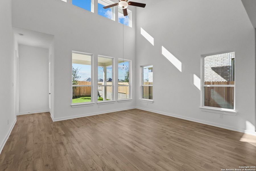 Spacious, unfurnished interior of a new home in Stillwater Ranch, San Antonio (Image 33). Spacious, unfurnished interior of a new home in Stillwater Ranch, San Antonio (Image 33).