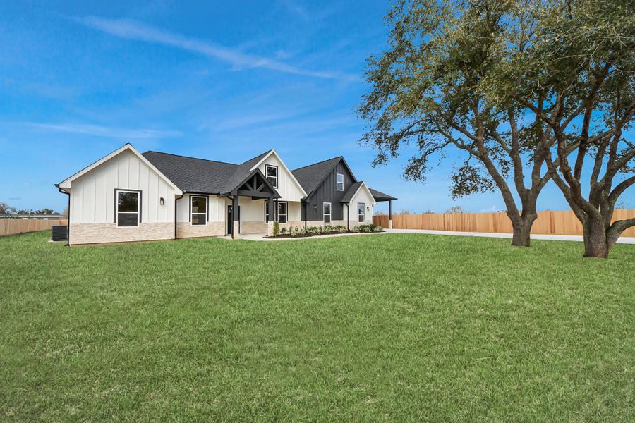 Large Mature Oak Tree outfront
