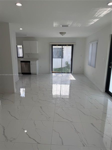 Spacious, unfurnished interior of a new home in , Florida City (Image 5).