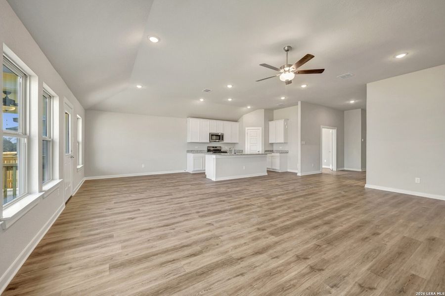 Spacious, unfurnished interior of a new home in Winding Brook, San Antonio (Image 30).