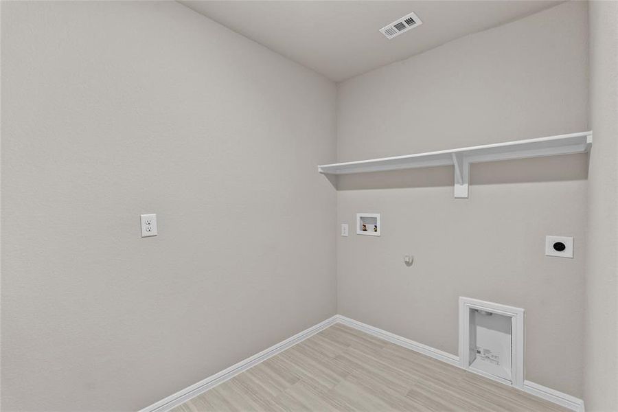 Spacious, unfurnished interior of a new home in Meadowbrook Estates, Cleburne (Image 24).