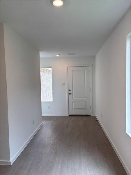 Spacious, unfurnished interior of a new home in Binford Creek, Waller (Image 19).