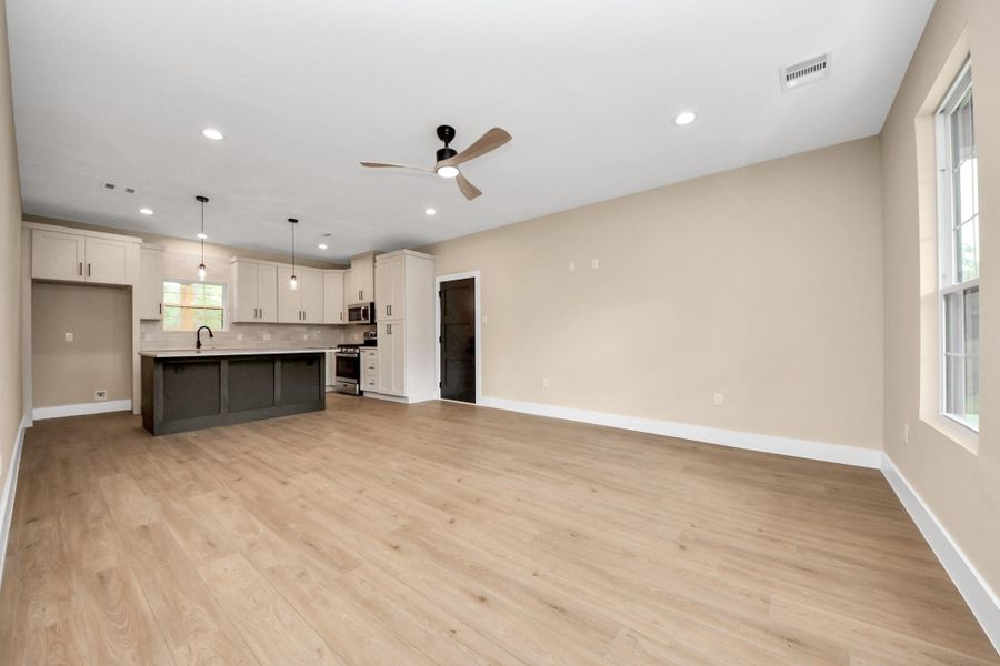 Spacious open-concept family room, kitchen and dining combo.