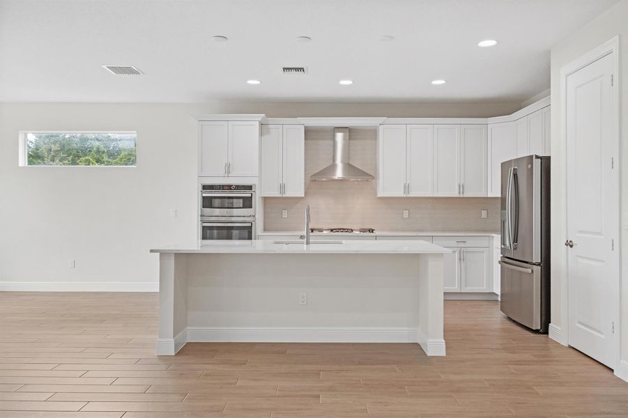 Capistrano Grande_4018 Tower Pointe Wy_L