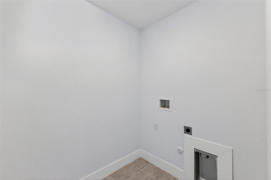 Spacious, unfurnished interior of a new home in , Port Charlotte (Image 37).