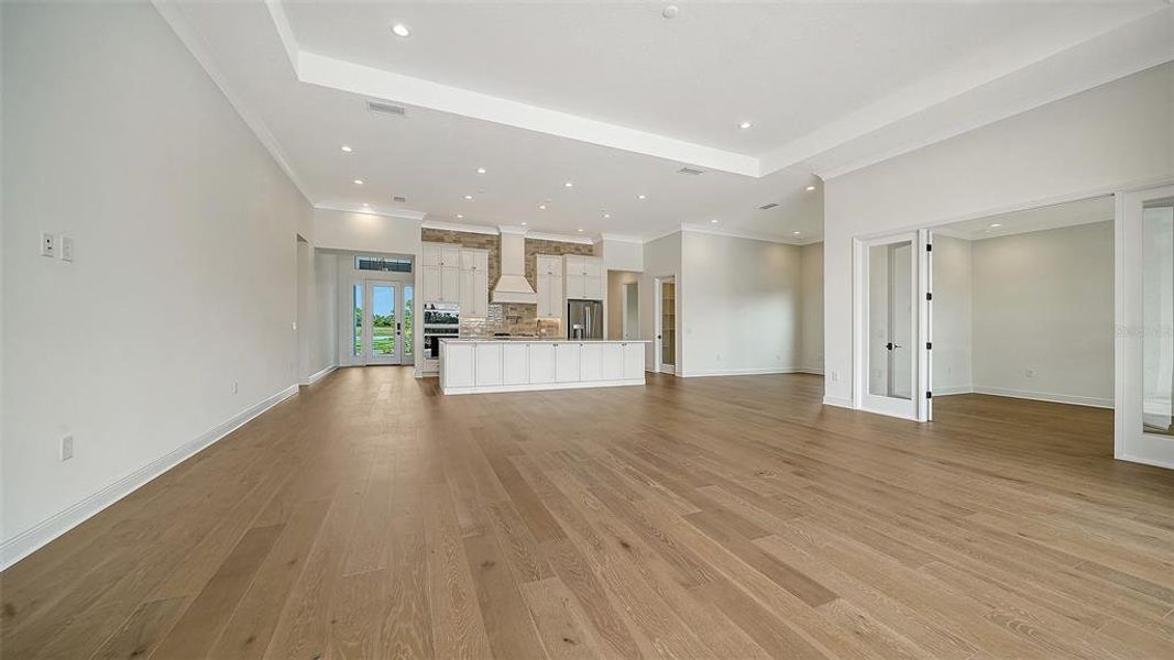 Spacious, unfurnished interior of a new home in Tideline, Bradenton (Image 33).