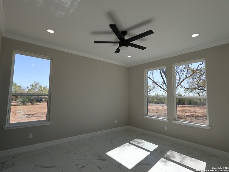 Spacious, unfurnished interior of a new home in , Von Ormy (Image 8).