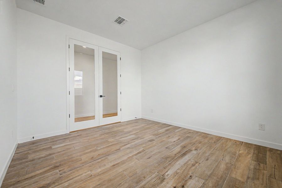 Spacious, unfurnished interior of a new home in Citrus Park, Goodyear (Image 12).