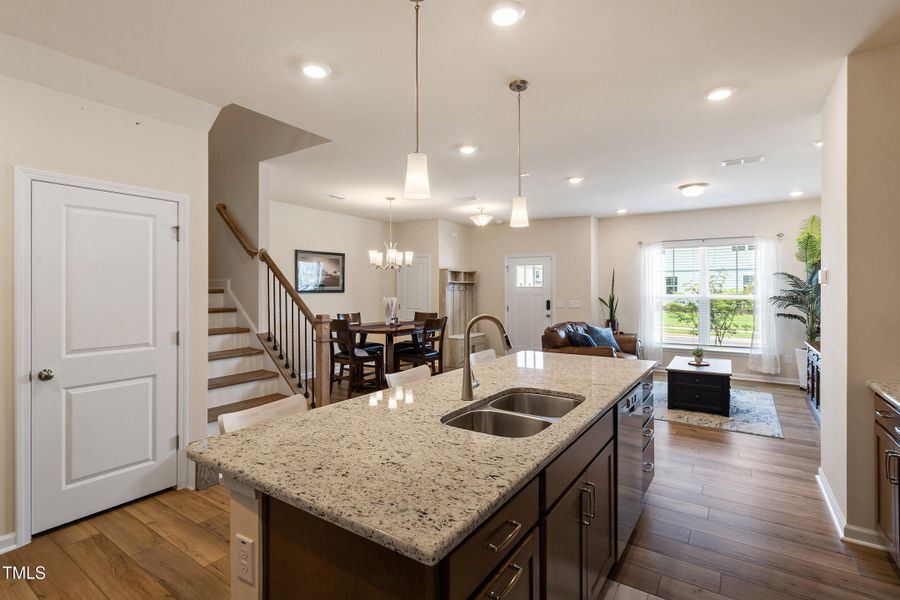 19-728 Silo Pk Dr [2369799]_19