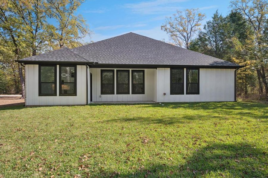 Exterior details and patio area of a home in , Trinidad (Image 21).