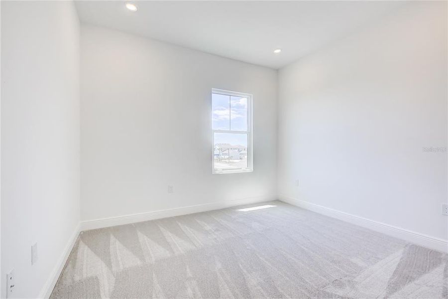 Spacious, unfurnished interior of a new home in Bungalow Walk at Lakewood Ranch, Sarasota (Image 34).