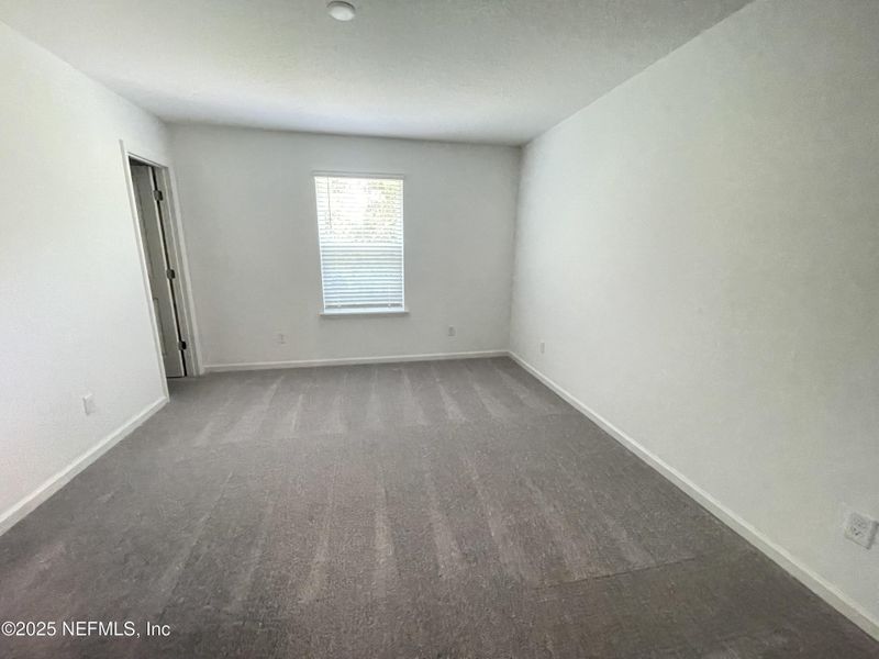 Spacious, unfurnished interior of a new home in , Jacksonville (Image 8).