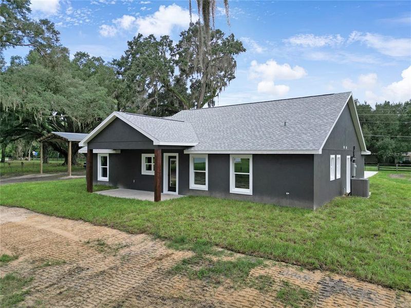 Exterior details and patio area of a home in , Bushnell (Image 3).