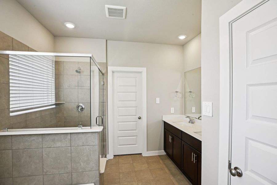 Photo is not of the actual home but is an inspirational photo of builder’s model home and may depict options, furnishings, and/or decorator features that are not included.