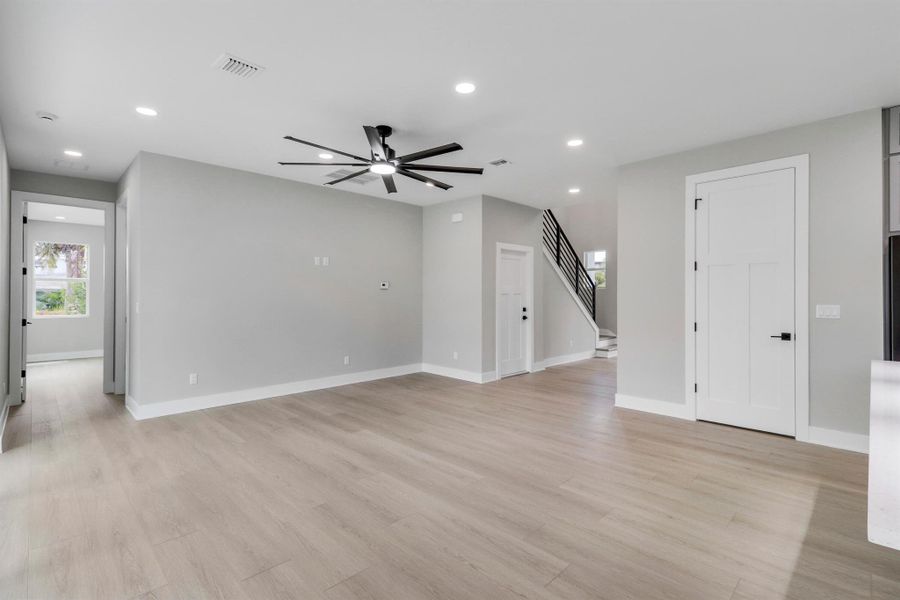 Spacious, unfurnished interior of a new home in , Jensen Beach (Image 37).