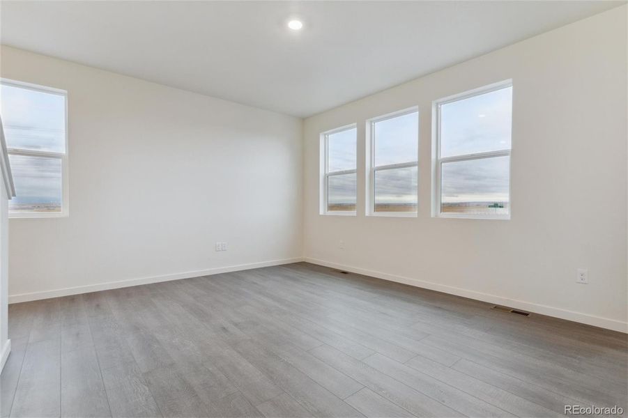 Spacious, unfurnished interior of a new home in The Ridge at Lorson Ranch, Colorado Springs (Image 25).
