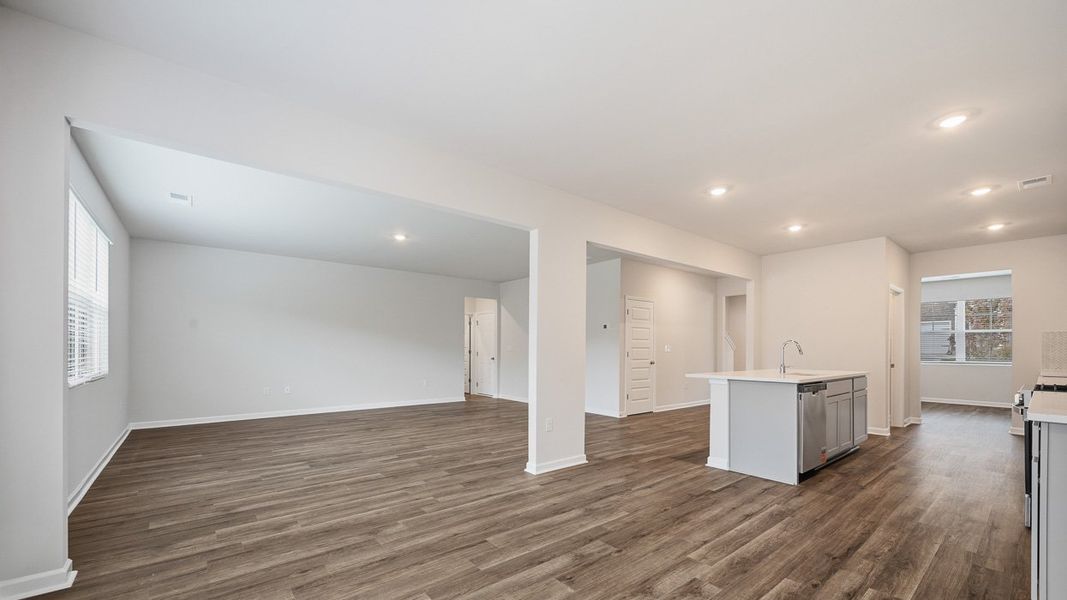 Spacious, unfurnished interior of a new home in Brooks Station, Dacula (Image 10).