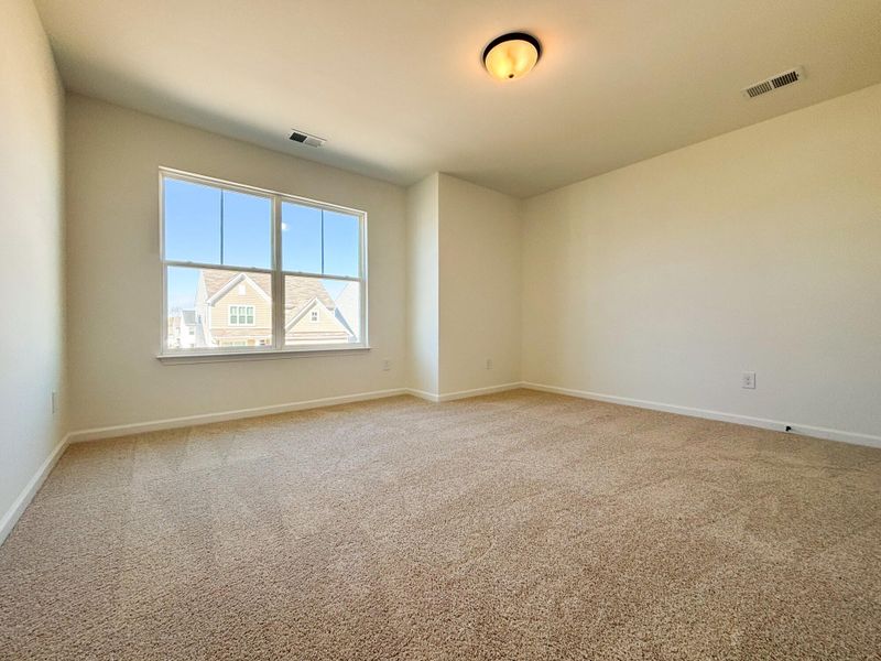 Spacious, unfurnished interior of a new home in Harrington, Greenville (Image 15).
