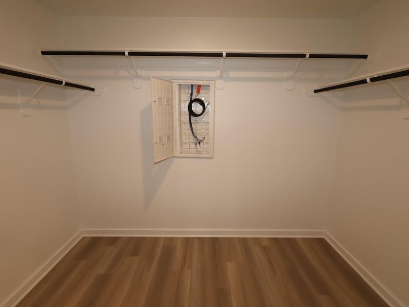 Spacious, unfurnished interior of a new home in Miller's Pond, Rosenberg (Image 27).