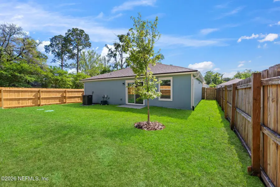 Exterior details and patio area of a home in , Jacksonville (Image 4).