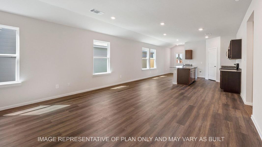 Spacious, unfurnished interior of a new home in Dove Crossing, Navasota (Image 12).