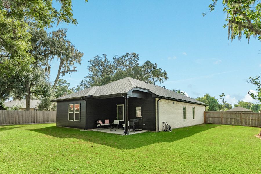 Exterior details and patio area of a home in Columbia Lakes, West Columbia (Image 20).