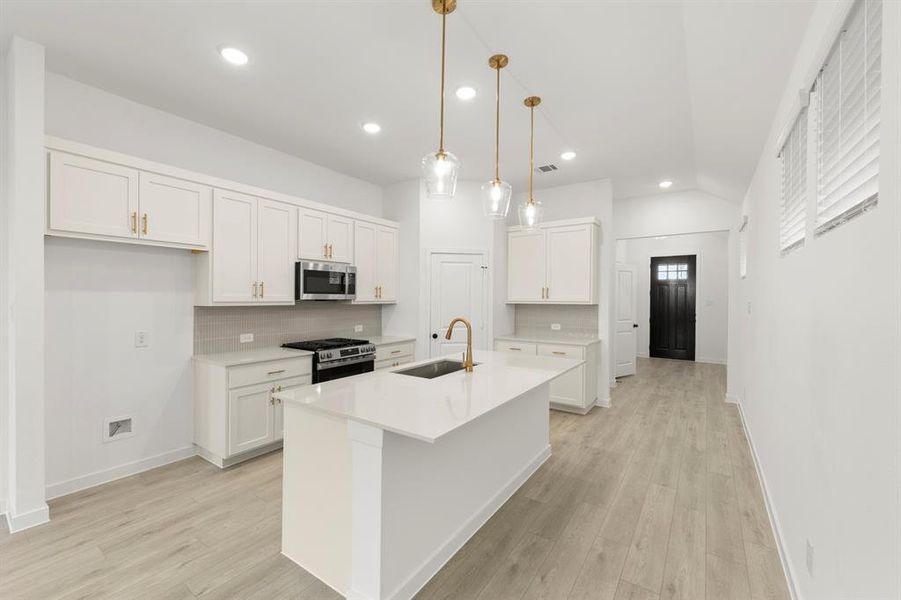 09. 5915 Laurel Lake - Kitchen (2)