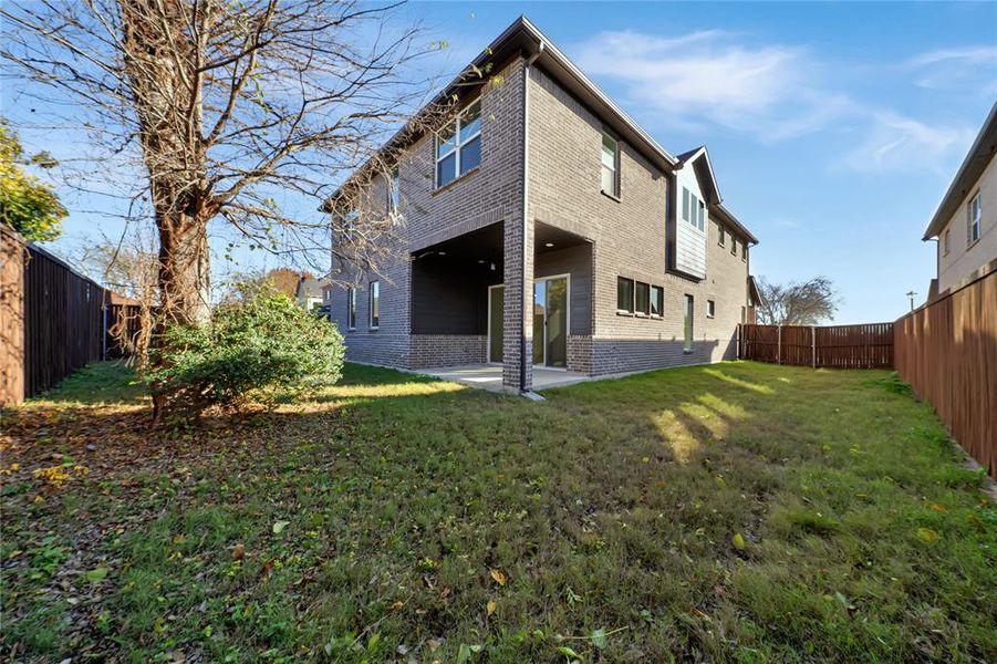 Exterior details and patio area of a home in , Garland (Image 3).