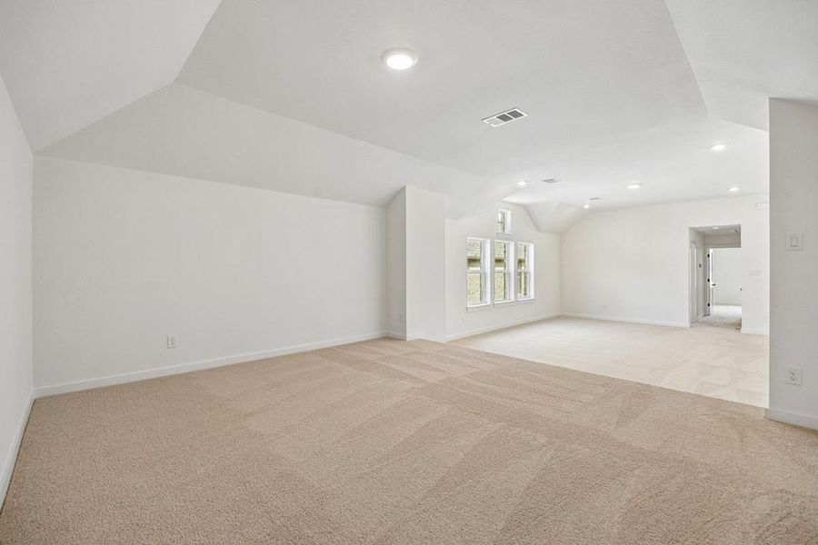 Spacious, unfurnished interior of a new home in Walton Ridge, Corinth (Image 19).