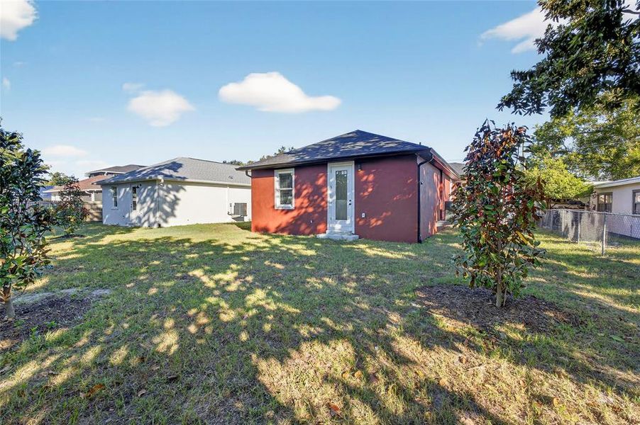 Exterior details and patio area of a home in , Tampa (Image 3).