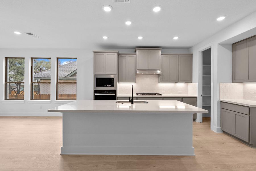 Gorgeous Open Concept Kitchen