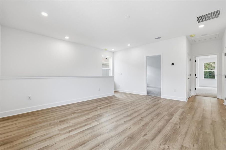 Spacious, unfurnished interior of a new home in , Tampa (Image 32).