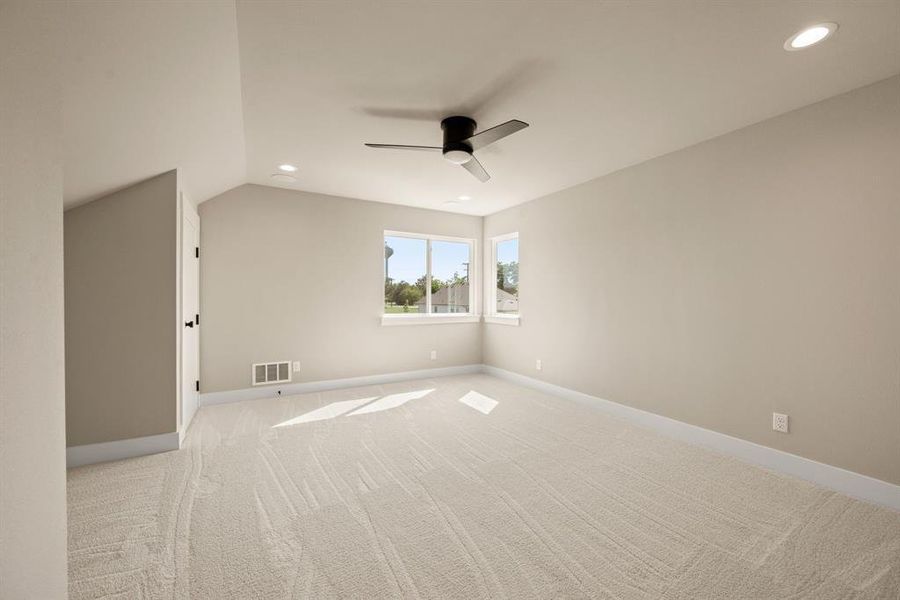 Spacious, unfurnished interior of a new home in , Justin (Image 28).
