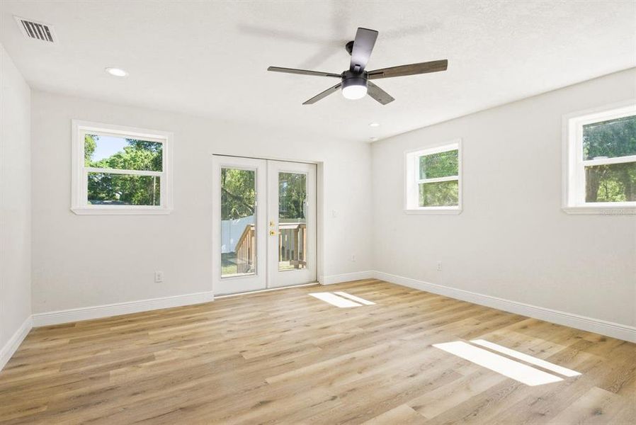 Spacious, unfurnished interior of a new home in , Tampa (Image 21).