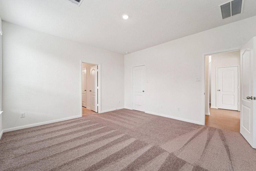 Spacious, unfurnished interior of a new home in Olympia Falls, Fresno (Image 30).