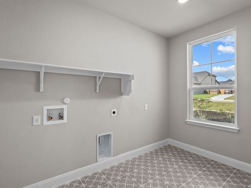 Spacious, unfurnished interior of a new home in Potranco Oaks, Castroville (Image 46).