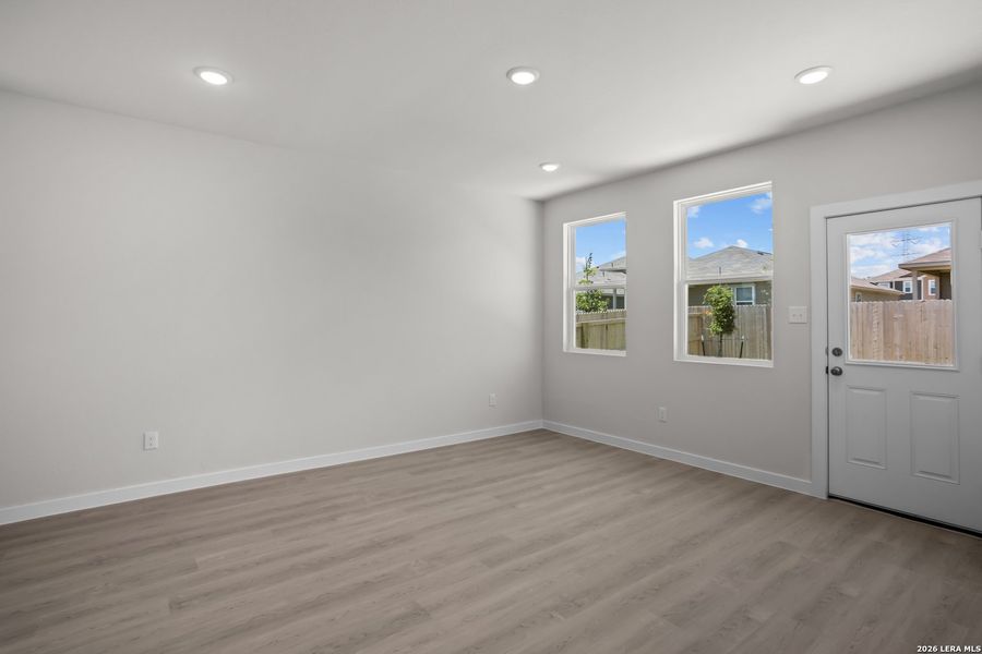 Spacious, unfurnished interior of a new home in Mesa Vista, San Antonio (Image 23).