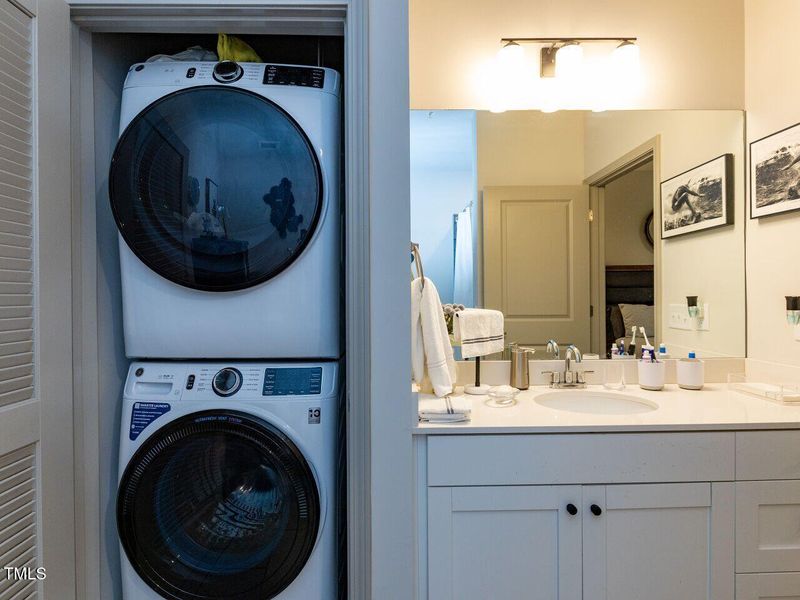 022-1280x960-laundry-closet 022-1280x960-laundry-closet