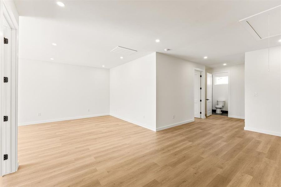 Spacious, unfurnished interior of a new home in , Dallas (Image 15).