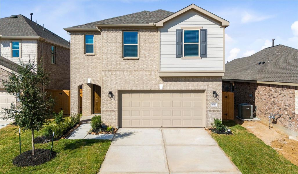 Don’t miss your opportunity to make 4916 Vida Vista your home. Call today to schedule your private showing!